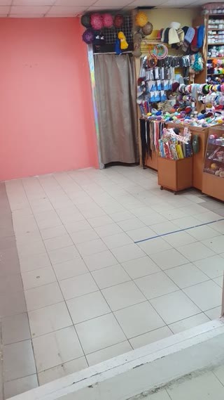 Частина магазину. Пр. Гагаріна в суперпрохідному місці