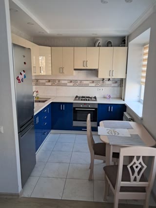Продаж 3-кімнатної квартири на Залізничному масиві біля метро Вокзальна