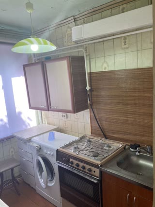 Продам 1 к кв метро Дворец спорта 5 мин