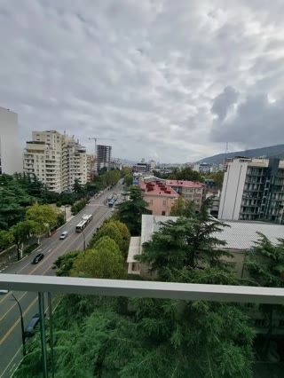 ქირავდება 3 ოთახიანი ბინა ვაკეში
