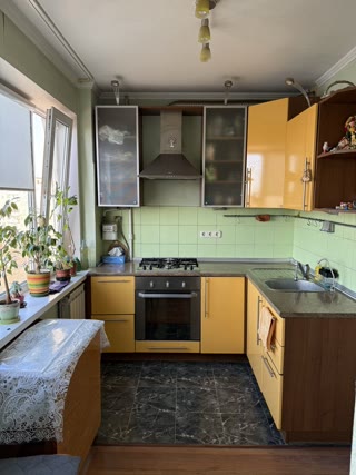Продаж 3-кімнатної квартири на Оболоні біля метро Героїв Дніпра