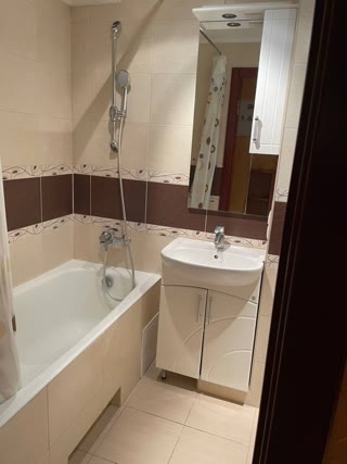 Продається  3 кім. квартира 57м2  біля метро Лівобережна