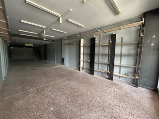 300 m² Store