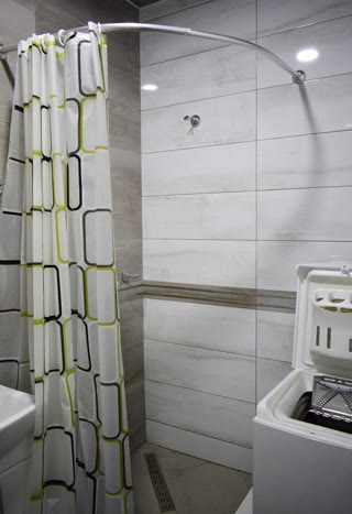 For Sale 2-Room Business Class Apartment on Roksolany Street