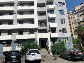 ქირავდება 5 ოთახიანი ბინა ვაკეში