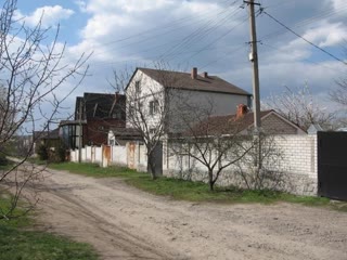 Продам добротний будинок в смт Коротич