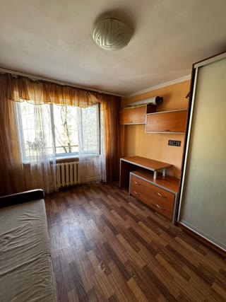 Sale of a 1-room apartment near Vasylkivska metro