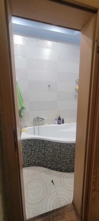 Терміновий продаж! Простора 4-кімнатна квартира в самому серці Києва – 3 хвилини від метро Площа Українських Героїв або Палац Спорту