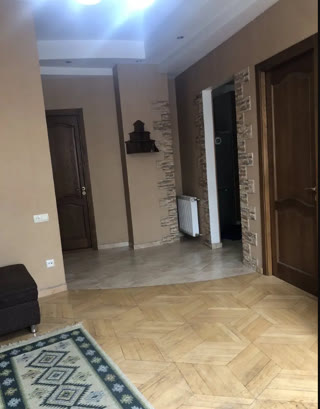 ქირავდება 2 ოთახიანი ბინა ვაკეში