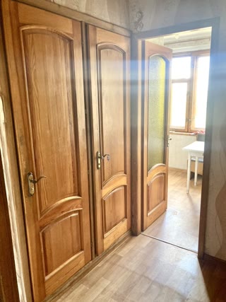 Продам 3 кімнатну квартиру біля м. Захисників України