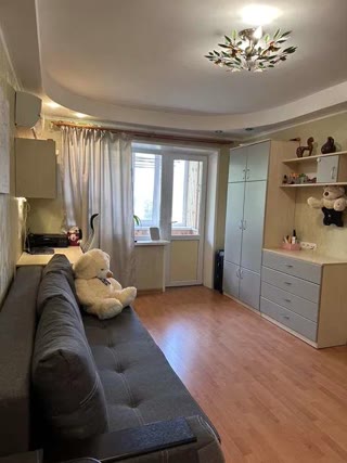 Продається затишна 2-кімнатна квартира з меблями, технікою та автономним живленням на бульварі Верховної Ради у Дніпровському р-ні