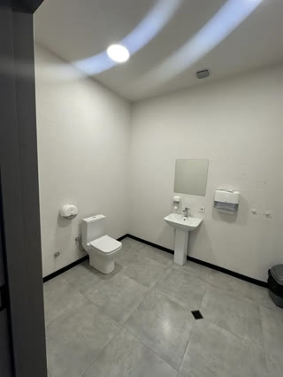 Universal commercial space for rent in Didi Digomi