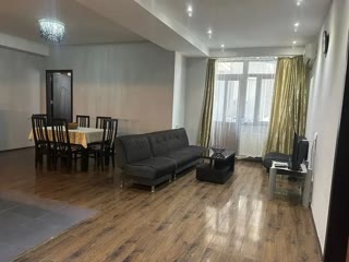 ქირავდება 3 ოთახიანი ბინა საბურთალოზე