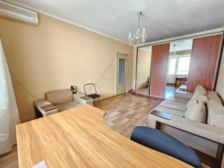 Продається 1-кімнатна, метро Осокорки, Дарницький