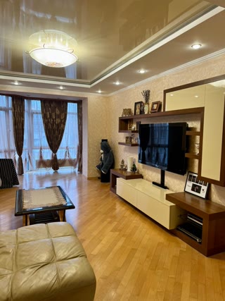 Продається 3-кімнатна квартира в ЖК, Голосіївський район, метро Іподром