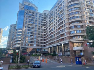 Продаж паркмісця в ЖК Дипломат холл