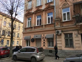 Оренда фасадного комерційного приміщення в Львів — вул. Шептицьких | 32 м²