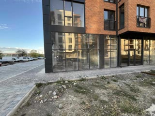 Commercial space with glass frontage for rent in Dighomi