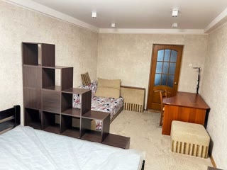 Продаж 1-кімнатної квартири біля Парку Нивки та метро Берестейська