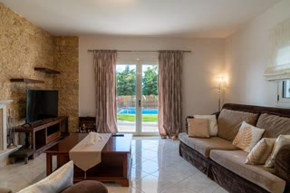 300 m² Detached House