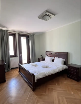 ქირავდება 2 ოთახიანი ბინა ვაკეში