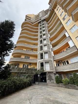 იყიდება 6 ოთახიანი ბინა საბურთალოზე