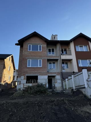 Продаж котеджу в Солонці з можливістю поділу на дві частини