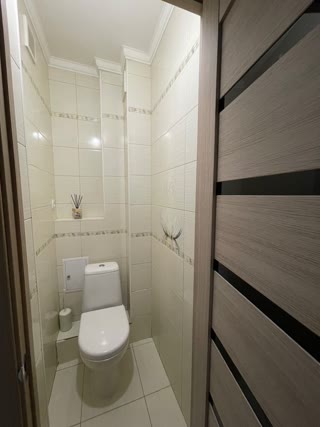 Продаж 2к (+гостьова) квартири, вул. Хорольська, Дарницька площа
