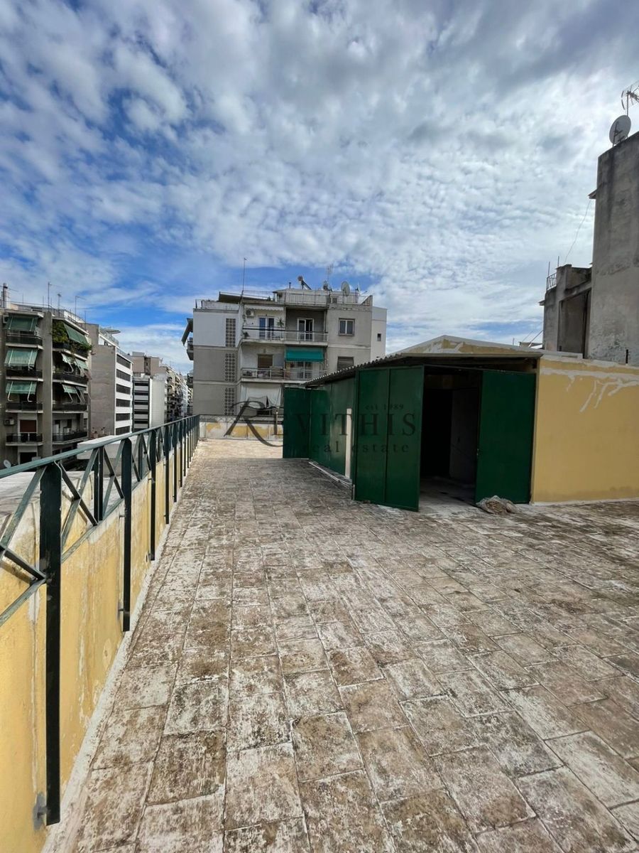 1000 m² Building