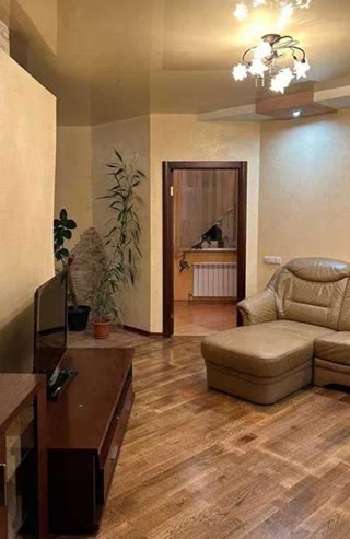 Продам видову 2к квартиру на вул. Княжий Затон