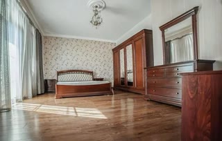 ქირავდება 5 ოთახიანი ბინა ვერაზე