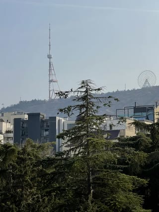 იყიდება 2 ოთახიანი ბინა ვაკეში