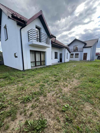 Продаж двох окремих будинків з земельною ділянкою — Рава-Руська, вул. Грінченка, 5 хв до центру