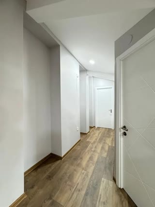 იყიდება 4 ოთახიანი ბინა მთაწმინდაზე