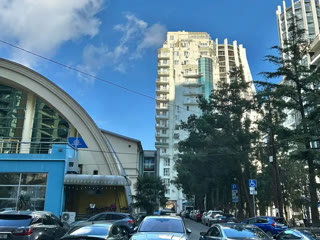 ქირავდება 4 ოთახიანი ბინა ვაკეში