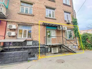Sale of a facade premises, Mezhyhirskaya St., metro station "Taras Shevchenko"
