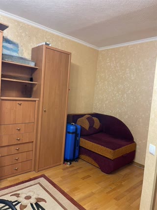Продаж однокімнатної квартири (гостинка) Дніпровський район