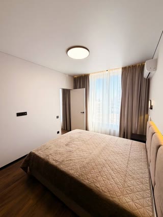 Продаж 1-кімнатної квартири в ЖК Варшавський біля ТРЦ Ретровіль