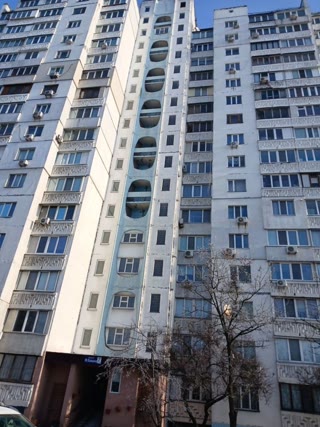 Продаж 3-кімнатної квартири на Харківському масиві біля метро Харківська