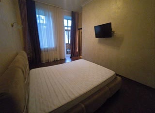Продаж 2-кімнатної квартири Центр Київа біля Ботанічного саду ім. О. Фоміна та метро Університет та Вокзальна