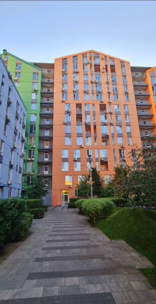 Продаж 3-кімнатної в ЖК Комфорт Таун біля метро Лівобережна