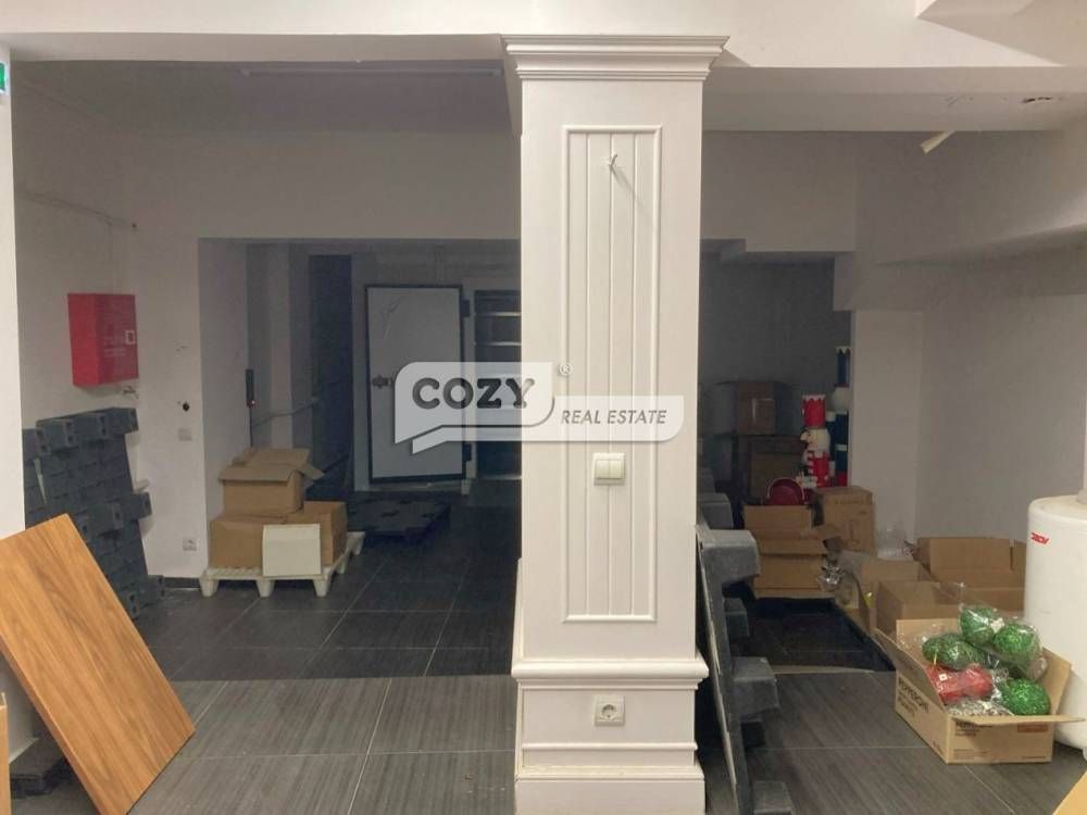230 m² Store