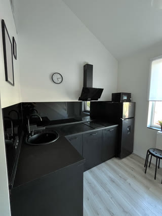 Sale of a smart apartment near Zakhysnykiv Ukrainy metro