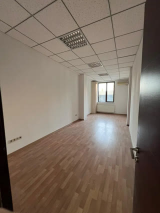 ქირავდება საოფისე ფართი ვაკეში