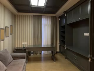 იყიდება 5 ოთახიანი ბინა მთაწმინდაზე