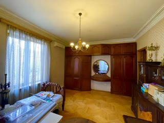 იყიდება საოფისე კომერციული ფართი საბურთალოზე