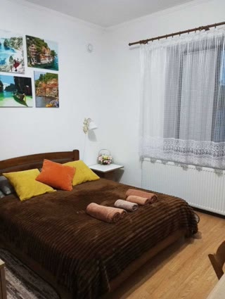 Подобово окремі номера з санвузлами опаленням кухнею пральною паркінг