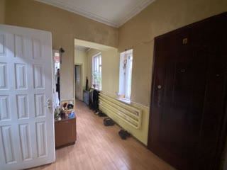 Продам 2 дома  140 кв м и дом 60 кв м, метро Київська