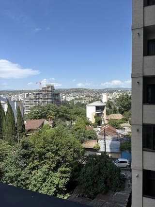 იყიდება 2 ოთახიანი ბინა საბურთალოზე