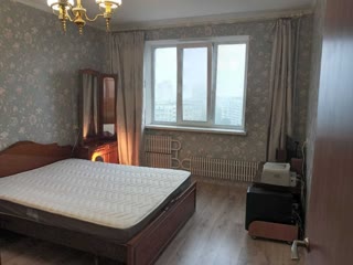Продам 3-кімнатну квартиру, ст. м. "Олексіївська", вулиця Енвера Ахсарова